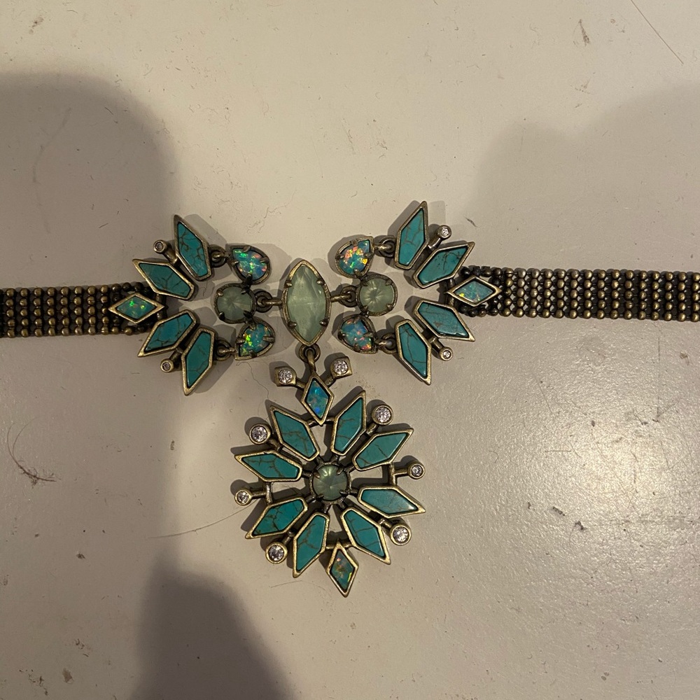 Bad pics but gorgeous perfect condition Kendra Scott choker. Worn once